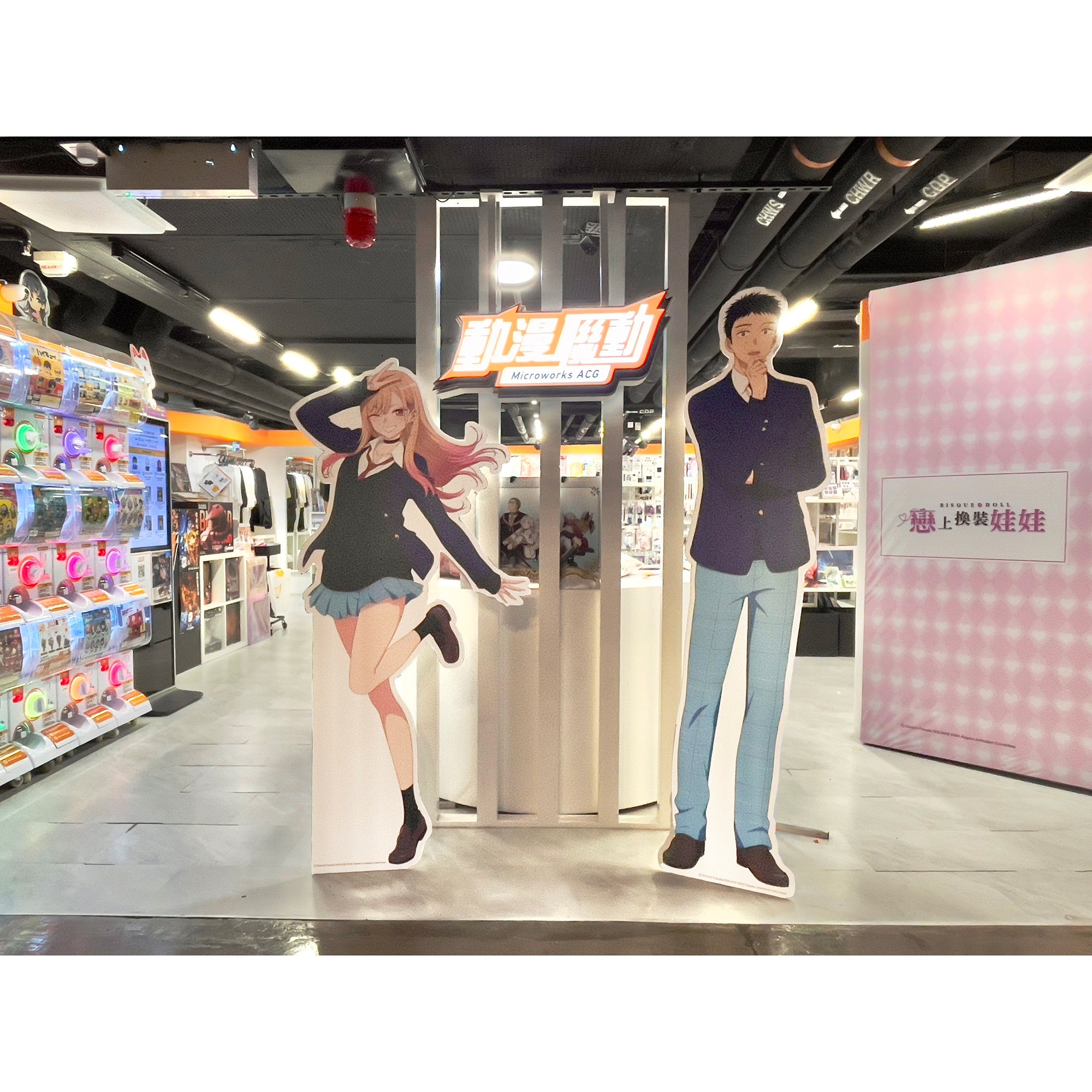 《戀上換裝娃娃》打卡位登陸動漫聯動T.O.P店