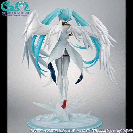 《預訂》Megahouse [Lucrea]《機動戰士高達》初音未來X零式飛翼高達EW (45週年紀念版)[PB] - Microworks ACG