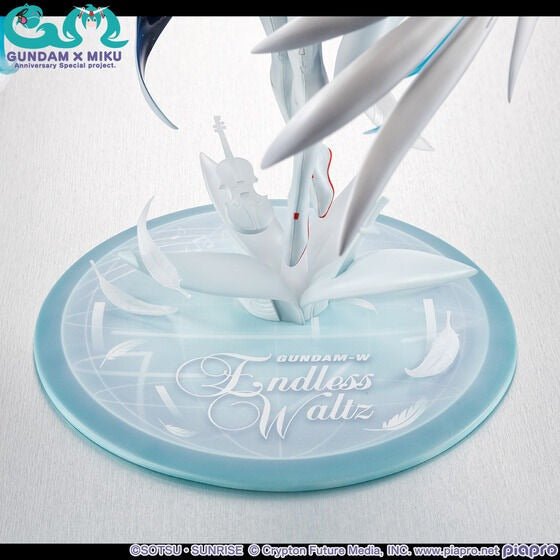 《預訂》Megahouse [Lucrea]《機動戰士高達》初音未來X零式飛翼高達EW (45週年紀念版)[PB] - Microworks ACG